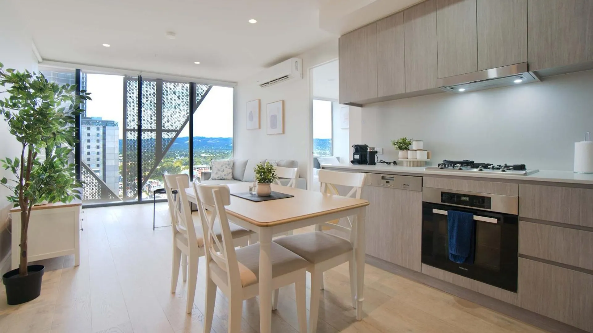 Beautiful & Comfortable 2Br Apartment In Rundle Mall - Adelaide Cbd